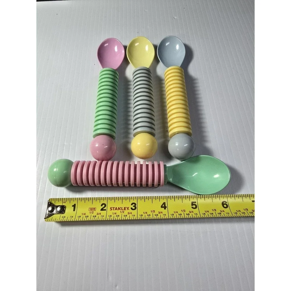 Vintage Icream Spoons And Matching Scooper 1980's Colors, Plastic, Well-Made‎